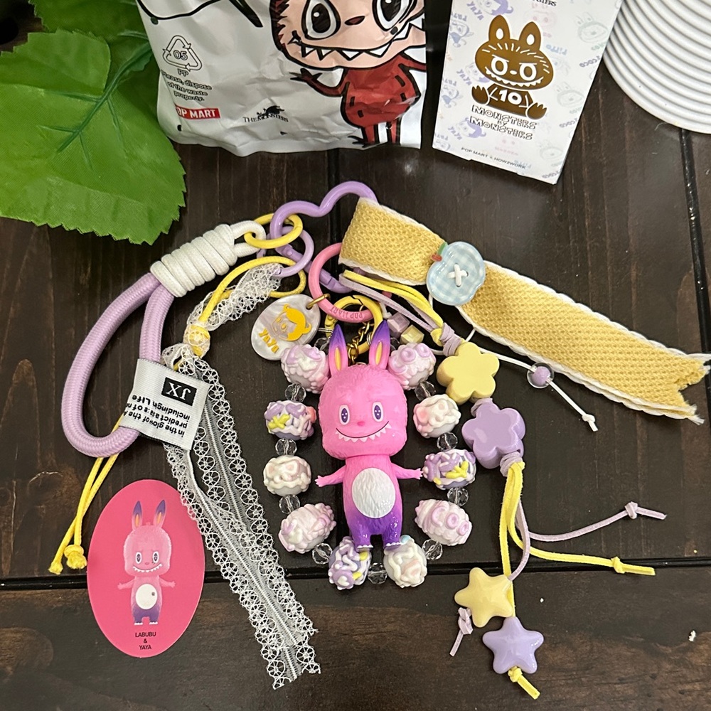 THE MONSTERS 10th Anniversary Series Figures keychain YAYA